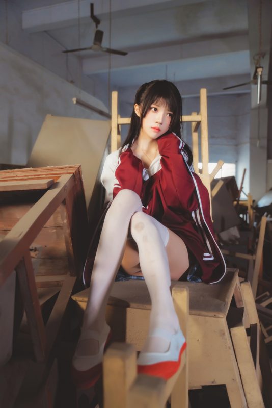 桜桃喵 VOL.064 [38P] 废弃教室-喵领域